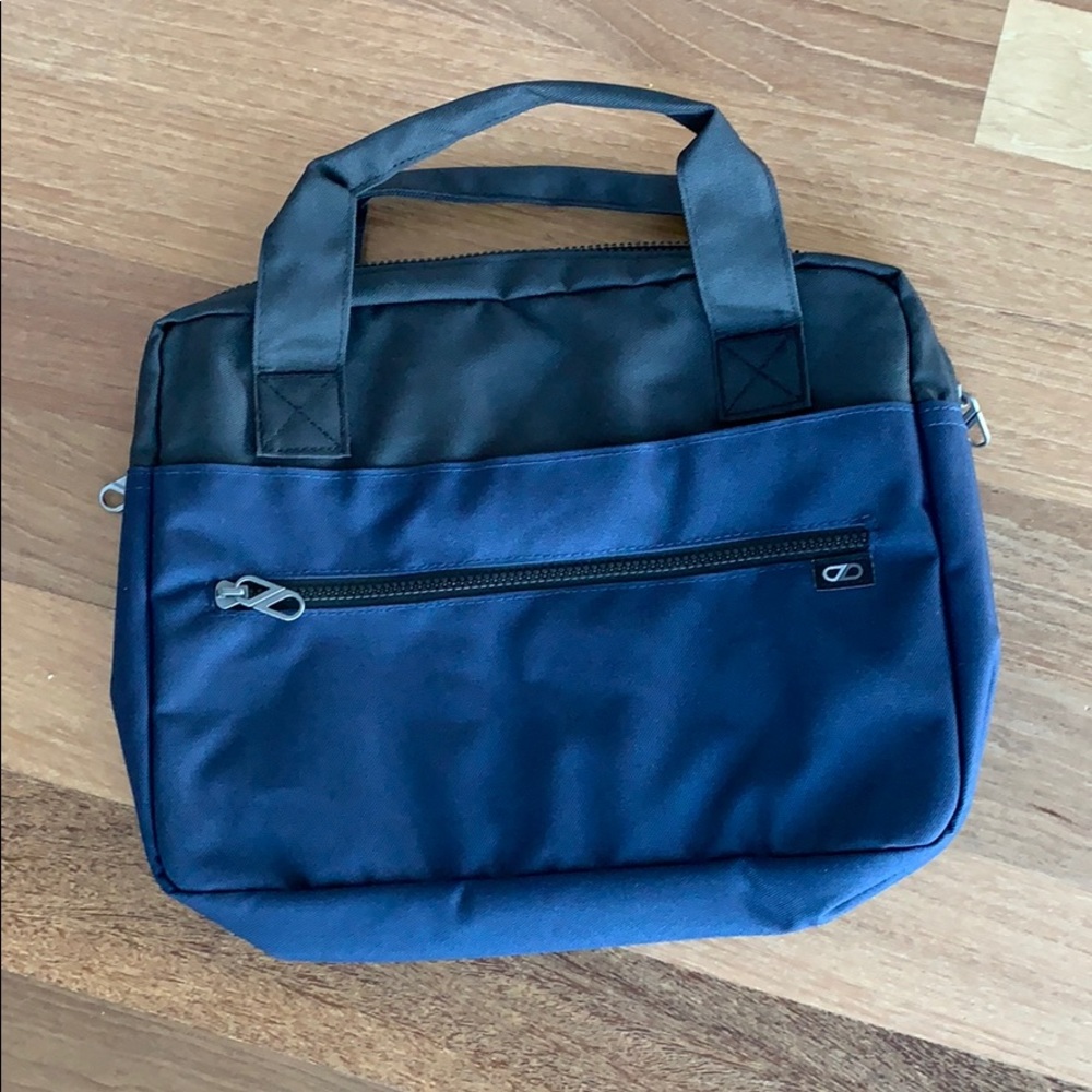 BNWOT lightweight laptop bag with luggage sleeve